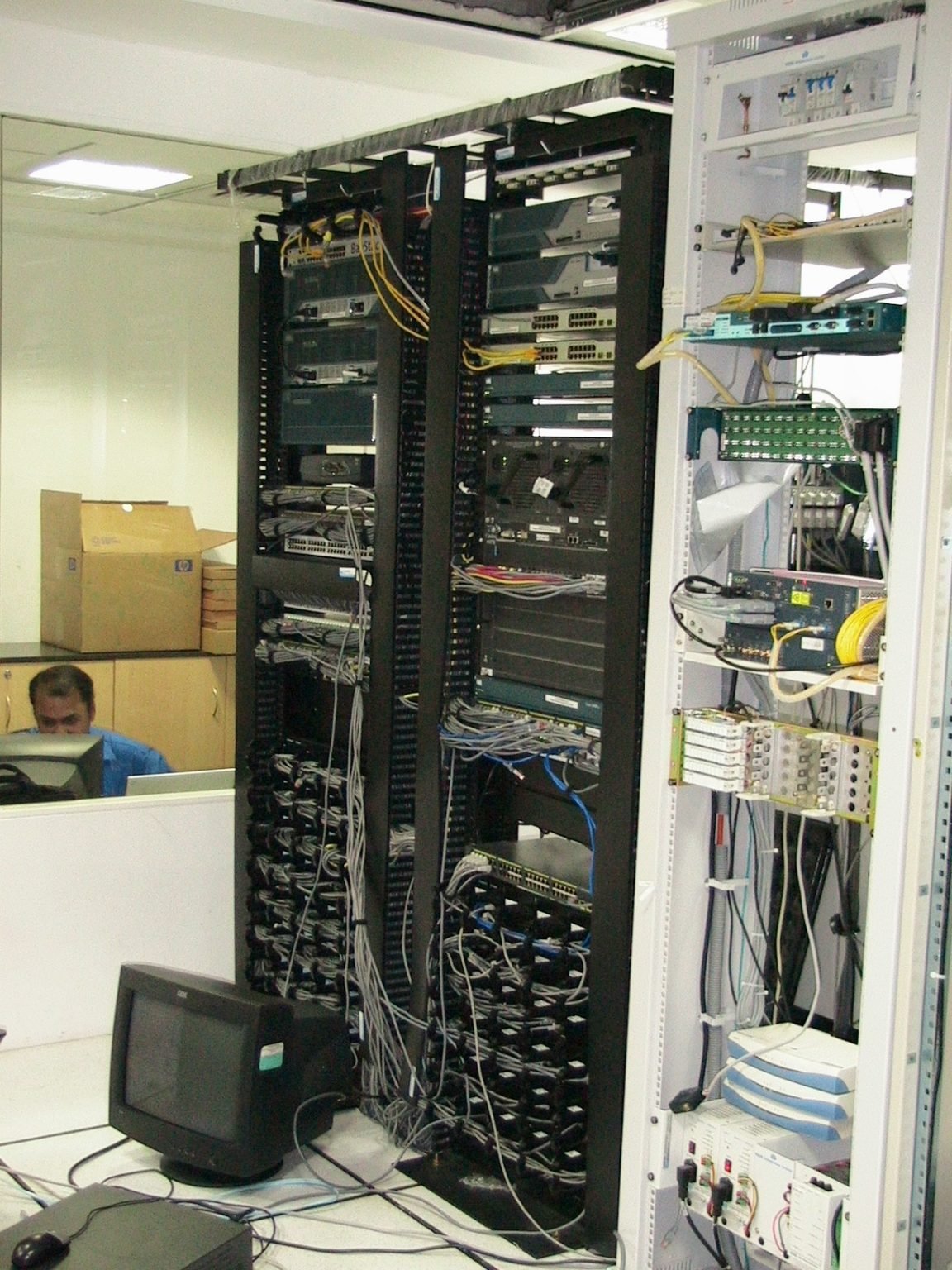 Telecom Racks – amsnettech